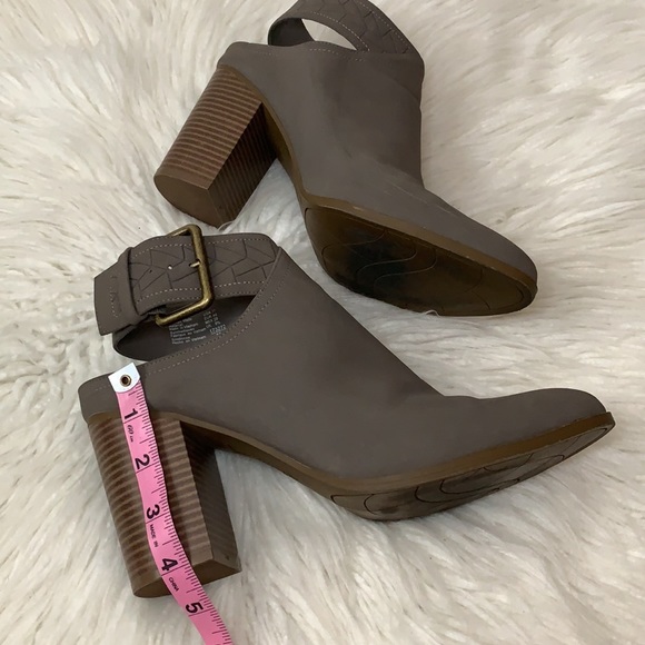 American Eagle taupe short heels - Picture 3 of 7